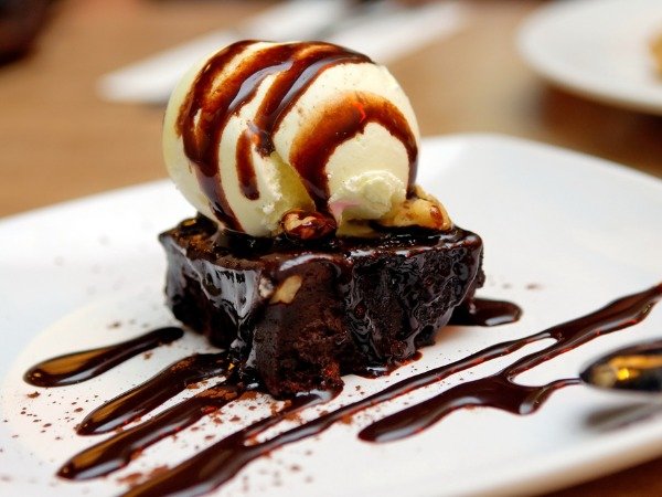 Brownie con helado